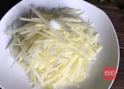 Illustration of how to make potato shreds with mushroom sauce 4