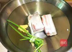 Sichuan - Illustration of how to make garlic white meat 1