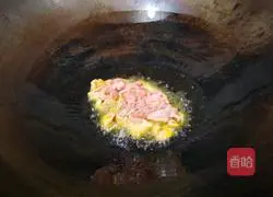 Illustration of how to make fried pork slices with green and red pepper and zucchini 12