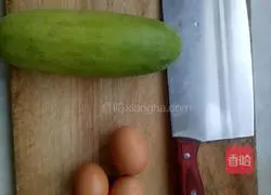 Illustration of how to make scrambled eggs with zucchini 1