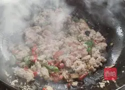 Illustration of how to stir-fry minced pork with beans 7