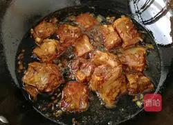 Illustration of how to cook white and sweet potato braised pork ribs 6