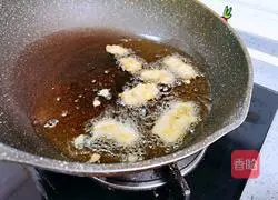 Illustration of how to make fried crispy pork 7