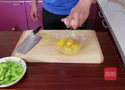 Illustration of how to make bitter melon and scrambled eggs 4