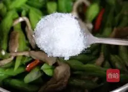 Illustration of how to make fried beans and shredded pork 21