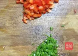 Illustration of how to make steamed pork ribs with glutinous rice in lotus leaves 9