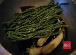 Illustration of how to make eggplant horn love 6