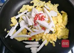 Illustration of how to make scrambled eggs with mushrooms 10