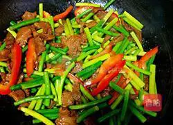 Illustration of how to make fried meat with garlic sprouts 21