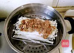 Illustration of how to make minced meat and enoki mushrooms 6