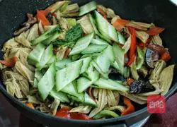 Illustration of how to cook yuba with vegetables and mushrooms 11