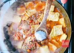 Illustration of Braised Tofu with Yellow Croaker in Tomato Sauce 17