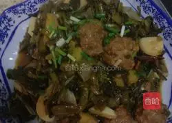 Illustration of how to make braised meatballs with pickles 5