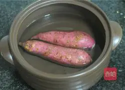 Illustration of how to steam crucian carp in perilla casserole 4