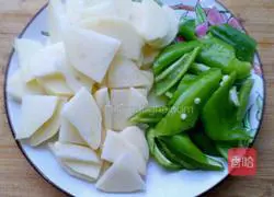 Illustration of how to make dry pot potato slices 1