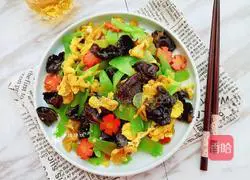 Illustration of how to make lettuce, fungus and scrambled eggs 15