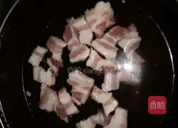 Illustration of how to cook braised pork and potatoes 3