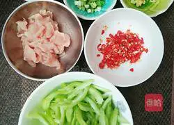 Illustration of how to make stir-fried rat melon and meat 7
