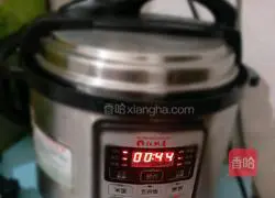 Illustration of making braised pig's trotters with soybeans 7