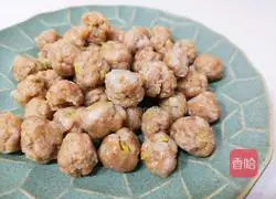 Illustration of how to make steamed bun crumbs version of fried croquettes 11