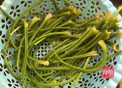 Illustration of how to make stir-fried shredded pork with Hu Qin 1