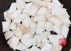 Illustration of how to make black pepper, beef and king oyster mushrooms 6