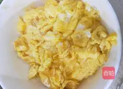 Illustration of how to make fried eggs with tomatoes 2