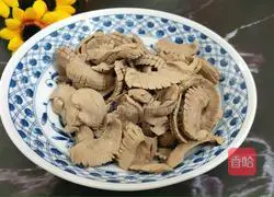 Illustration of how to make kidney flowers 11