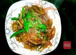 Illustration of how to stir-fry meat with onions 8