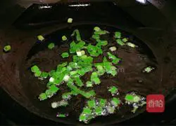 Illustration of how to make fried shredded pork with day lily 5