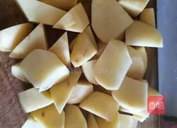 Illustration of how to cook chicken legs stewed with potatoes 2