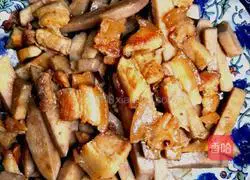 Illustration of how to make fried pork belly with taro 7