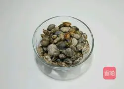 Illustration of how to make clams and baby vegetables in soup 1