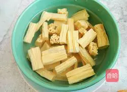 Illustration of how to make spicy yuba and stir-fried pork 1