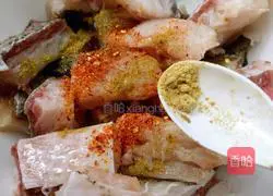 Illustration of how to make spicy fish cubes 5