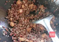 Illustration of braised vermicelli with peanuts and chicken 9