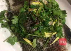 Cantonese style - Illustration of how to make steamed reservoir crucian carp 8
