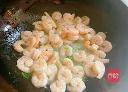 Illustration of how to make stir-fried shrimps 7