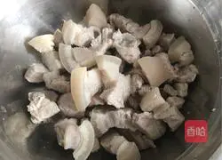 Illustration of how to make braised pork 1
