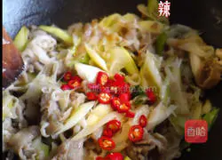 Recipe for stir-fried mutton rolls with green onions Illustration 8