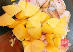 Illustration of how to make chicken legs and roasted potatoes 7