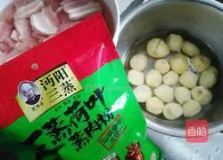 Illustration of how to make steamed pork with rice flour 2
