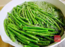 Mahjong garlic paste mixed with cowpea#New Year's Eve dinner recipe illustration 5