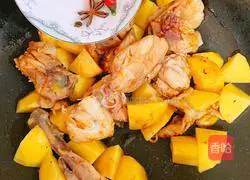 Illustration of how to cook chicken legs and potatoes 9