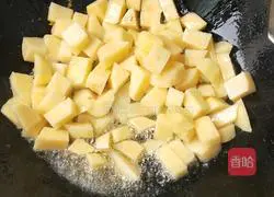 Illustration of how to make fried chicken with potatoes 9