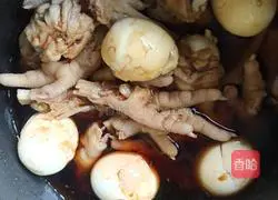 Illustration of how to braise chicken feet and wings in rice cooker 5