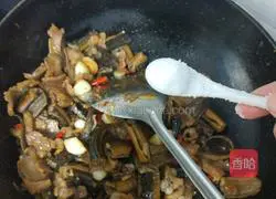 Illustration of how to make Huanghui bacon 9