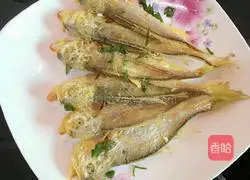 Illustration of how to make fried small yellow croaker 5