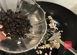 Illustration of how to steam Wuchang fish with black bean sauce 3