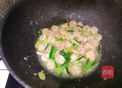Illustration of how to make fried shrimps with green onions 12